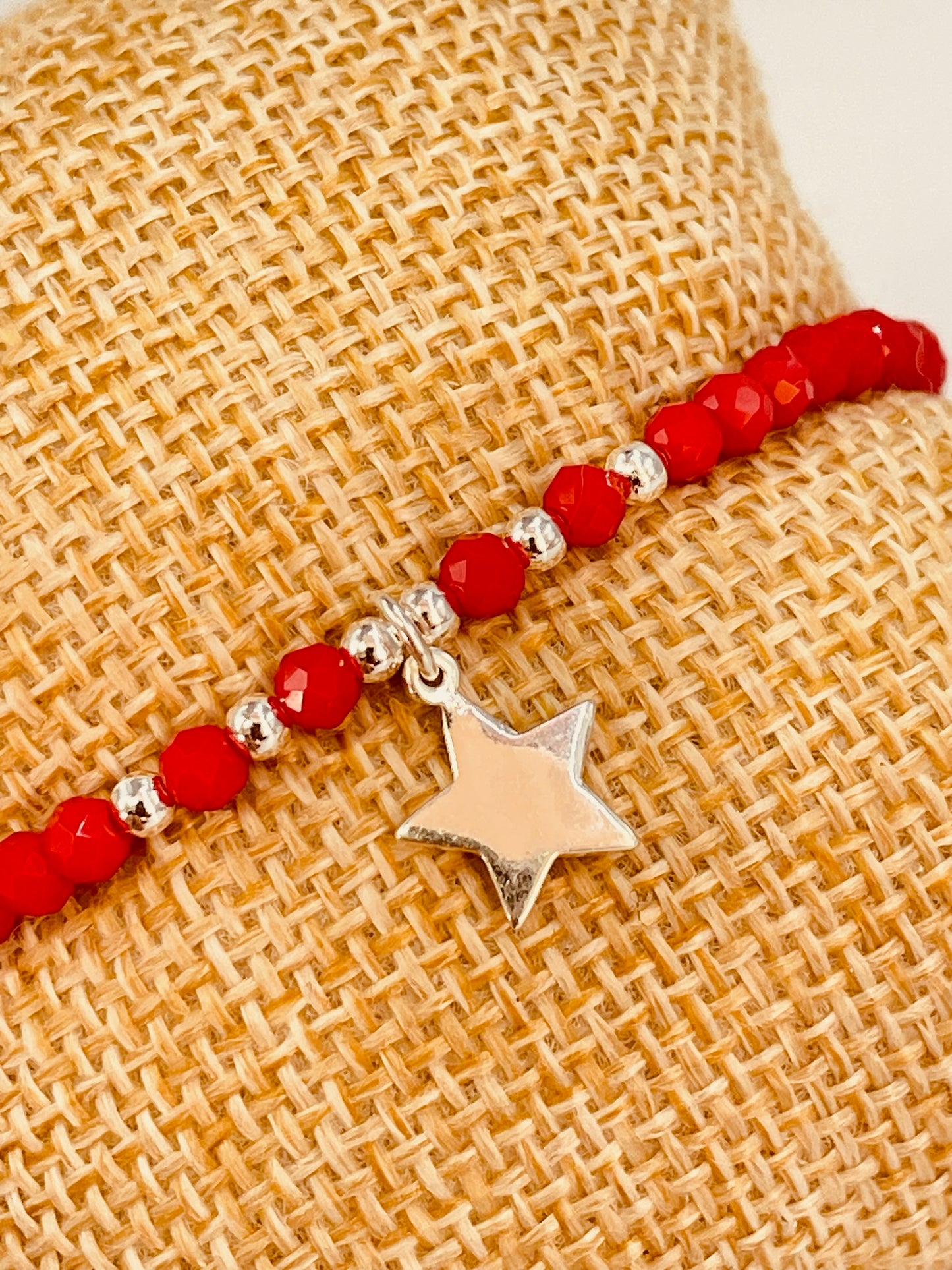 ZP3011 Pulsera Roja Cristales Checos y bolitas Diferentes Figuras Baño Plata