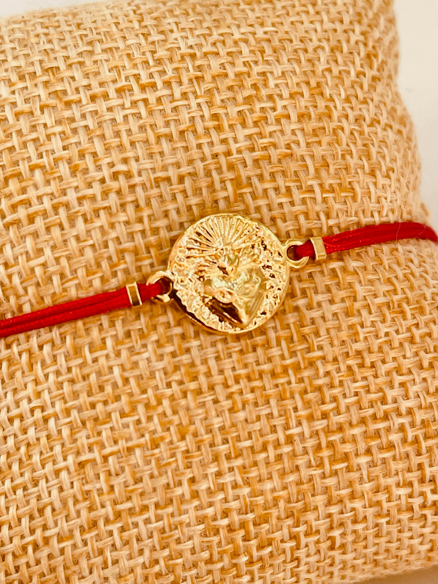 ZO3014 Pulsera Hilo Rojo Diferentes conectores Baño Oro