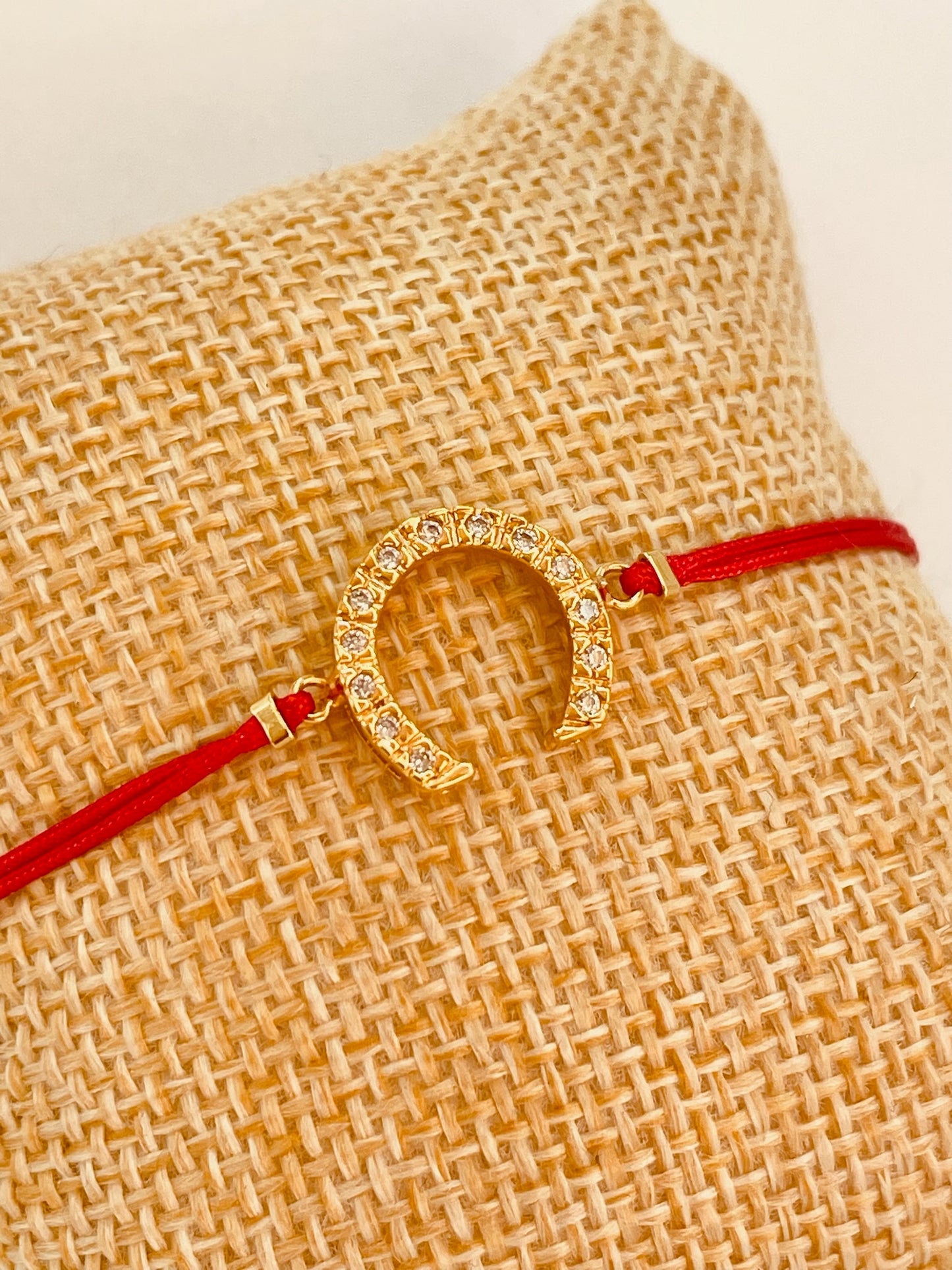 ZO3014 Pulsera Hilo Rojo Diferentes conectores Baño Oro