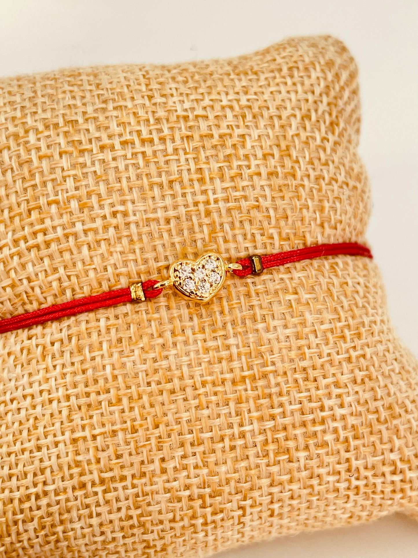 ZO3014 Pulsera Hilo Rojo Diferentes conectores Baño Oro